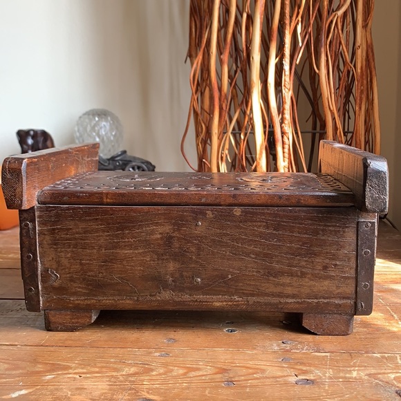 Old World Horse Box - Picture 7 of 13